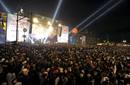 Miles de personas disfrutan de un concierto organizado detr&aacute;s de la Puerta de Brandemburgo en Berl&iacute;n (Alemania) en la madrugada de hoy jueves 1 de enero para celebrar la llegada del A&ntilde;o Nuevo 2009.
