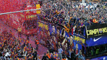 Ir al Video&nbsp;La fiesta del Barcelona por las calles