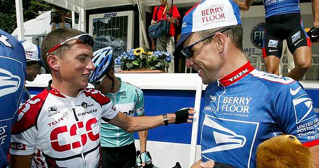 Hamilton junto a Lance Armstrong cuando ambos corr&iacute;an en el US Postal.