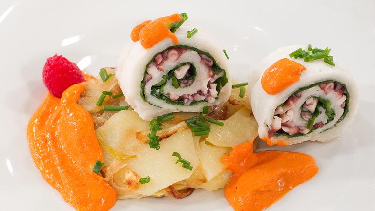 Saber Cocinar - Filetes de gallo rellenos con crema de pimiento rojo (en espuma)
