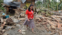 Ir al Video&nbsp;Filipinas sigue esperando ayuda tres meses despu&eacute;s del paso de 'Bopha'