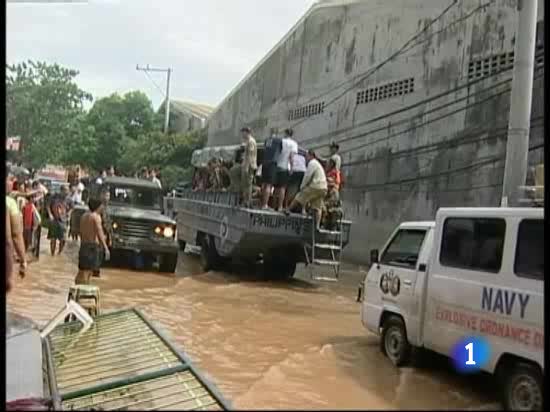Filipinas es un pa&iacute;s sumido en el caos despu&eacute;s del paso del tif&oacute;n Ketsana