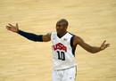 Kobe Bryant reclamando durante el partido EE.UU. y Espa&ntilde;a, disputado en el North Greenwich Arena de Londres.