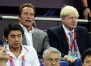 El ex gobernador de California, Arnold Schwarzenegger y el alcalde de Londres Boris Johnson durante el partido por el oro de los Juegos Ol&iacute;mpicos de Londres 2012.