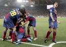 El jugador del FC Barcelona, el argentino Lionel Messi, celebra con sus compa&ntilde;eros el segundo gol.