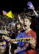Un seguidor del F.C. Barcelona muestra su alegr&iacute;a.