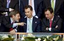 El pr&iacute;ncipe Felipe junto al secretario de Estado para el Deporte, Jaime Lissavetzky, y el vicealcalde de Madrid, Manuel Cobo no han perdido detalle.