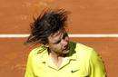 El tenista espa&ntilde;ol Rafa Nadal se lamenta tras perder el partido por un doble 6-4.