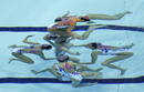 El conjunto chino ejecuta su ejercicio en la final de la competici&oacute;n de nataci&oacute;n sincronizada por equipos de los Juegos Ol&iacute;mpicos de Londres 2012 .