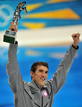 A Phelps le han dado tras finalizar el 4x100 estilos un trofeo como 