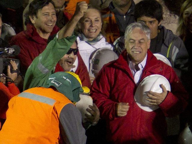 Finaliza con &eacute;xito el rescate de los 33 mineros chilenos