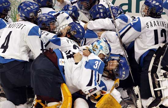 Hockey sobre hielo (f). Finlandia 3-2 Suecia