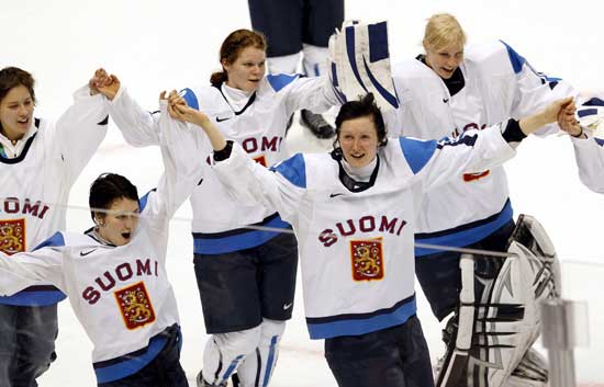 Hockey (f). 3&ordm; y 4&ordm; puesto: Finlandia 3-2 Suecia