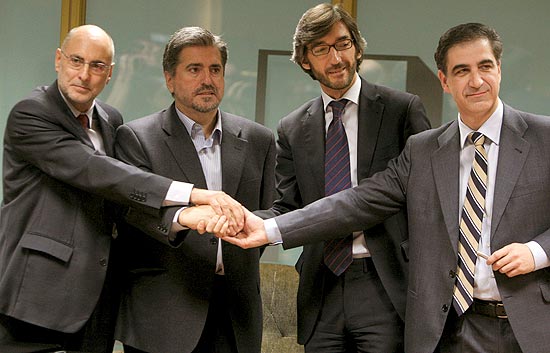 El PSE y el PP firman el acuerdo que "abre una etapa para unir a la sociedad"