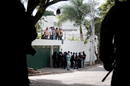 Fiscales hondure&ntilde;os se presentan en la embajada de Brasil en Tegucigalpa, donde se encuentra el presidente Zelaya