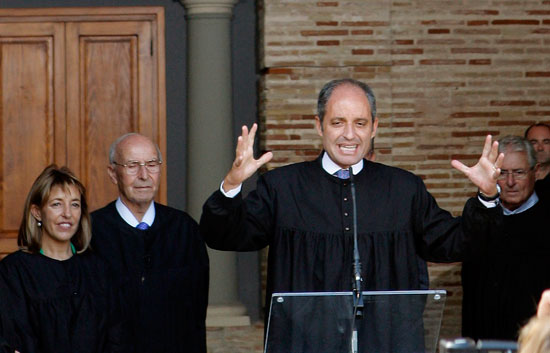 La Fiscal�a recurre el archivo de la investigaci�n de los trajes de Francisco Camps