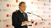 Ir al Video&nbsp;Florentino P&eacute;rez busca una tregua en el vestuario del Real Madrid