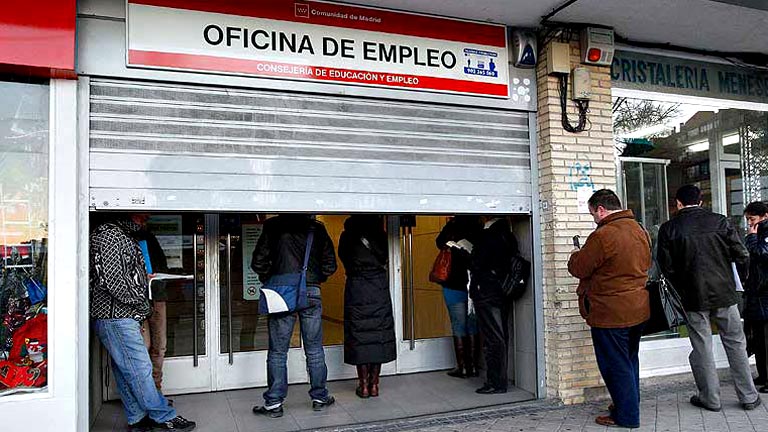 El FMI sugiere que se deber&iacute;a generalizar el contrato permamente y rebajar m&aacute;s los salarios