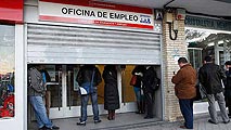 Ir al Video&nbsp;El FMI sugiere que se deber&iacute;a generalizar el contrato permamente y rebajar m&aacute;s los salarios
