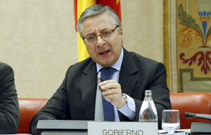 Ver v&iacute;deo  'Fomento quiere reducir el n&uacute;mero de controladores para rebajar el d&eacute;ficit'