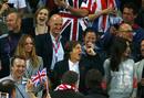 Paul McCartney, acompa&ntilde;ado de su hija Stella, celebra uno de los &eacute;xitos del equipo bri&aacute;nico de atletismo.