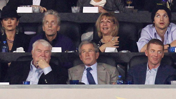 El expresidente Bush, en una imagen reciente tomada durante la Super Bowl, en Tejas.