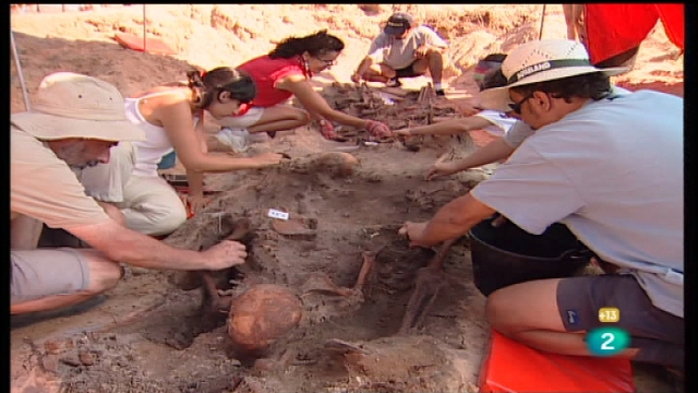 Documentos TV - Las fosas del olvido