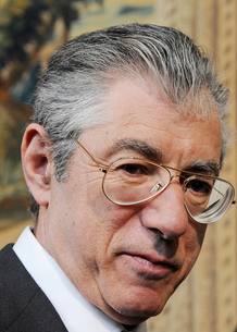 UMBERTO BOSSI DIMITE COMO LÍDER DE LA LIGA NORTE UMBERTO BOSSI DIMITE COMO LÍDER DE LA LIGA NORTE