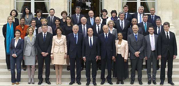 Foto de familia del nuevo Gobierno socialista de François Hollande. Foto de familia del nuevo Gobierno socialista de François Hollande.