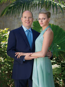 Foto oficial del compromiso entre el Pr&iacute;ncipe Alberto de M&oacute;naco y Charlene Wittscock.