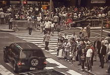 Fotograf&iacute;a en la que se ve la camioneta Nissan Pathfinder que fue cargada con artefactos explosivos en Times Square