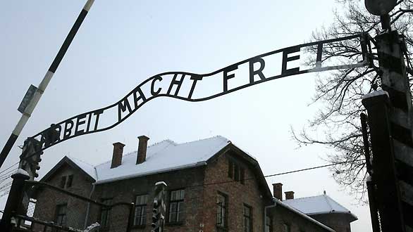 Fotografía del letrro de Auschwitz Fotografía del letrro de Auschwitz