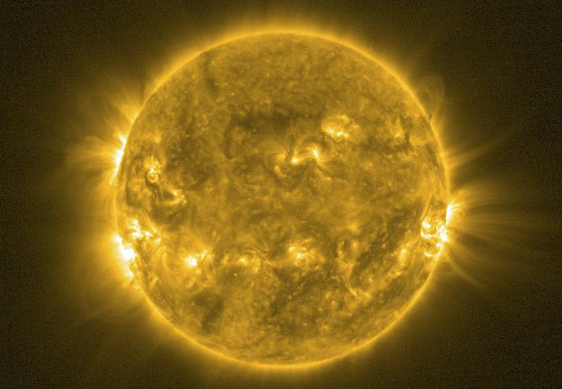Fotografía facilitada por la Agencia Espacial Europea (ESA), de la corona solar, una de las más recientes imágenes captadas por el satélite Proba-2.