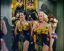 Fotograma de Marilyn Monroe y Jane Russell en Los caballeros las prefieren rubias, 1953.