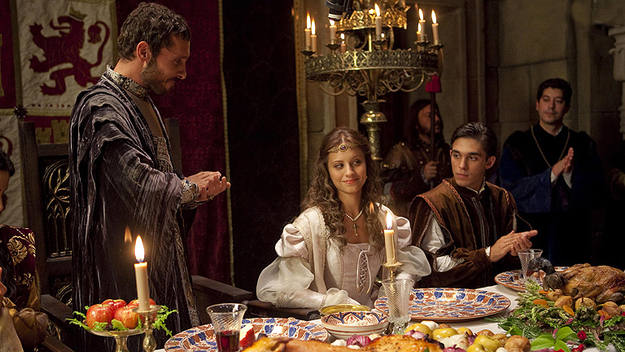 Recreación de un banquete del siglo XV en 'Isabel'