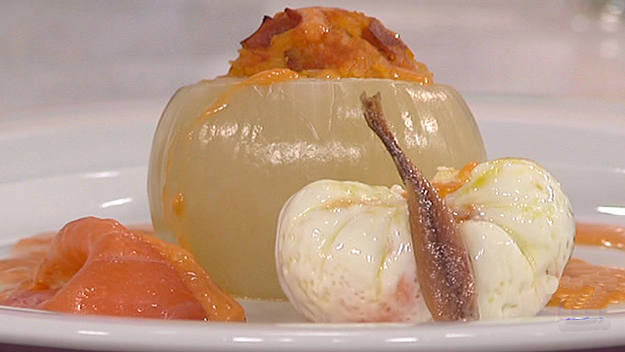 Huevos escalfados con cebolla rellena (17/05/11)