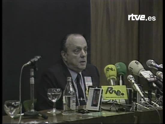 Fraga: "A los delfines s&oacute;lo los veo en el agua" (1986)