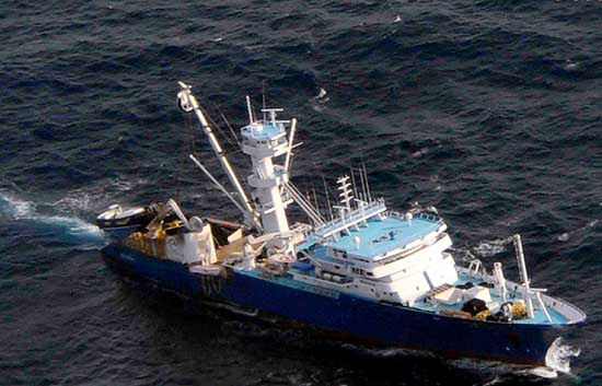 La fragata Canarias alcanza a los piratas