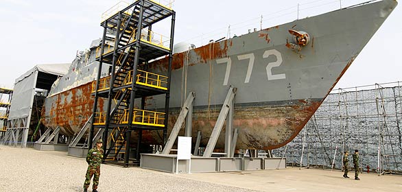 La fragata surcoreana Cheonan tras ser recuperada del fondo marino