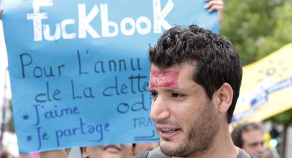 Protestas en Francia previas a la reunión del G8 que tendrá lugar los próximos 26 y 27 de mayo. Los 'jefes' de las principales empresas de internet analizan el estado de la red en la víspera de la cumbre. Protestas en Francia previas a la reunión del G8 que tendrá lugar los próximos 26 y 27 de mayo. Los 'jefes' de las principales empresas de internet analizan el estado de la red en la víspera de la cumbre.