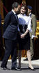 Sarkozy conversa con el Rey mientras Carla Bruni lo hace con la reina.
