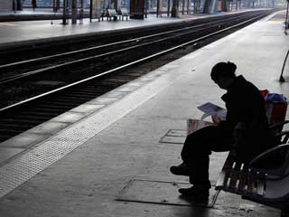 Ver v&iacute;deo  'Francia, en huelga por el intento de retrasar la edad de jubilaci&oacute;n de los 60 a los 62 a&ntilde;os'
