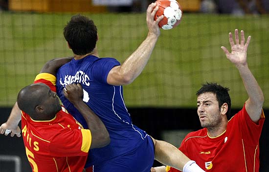 Francia se impone a Espa&ntilde;a