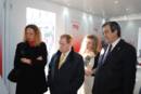 Cascos observa la exposici&oacute;n del 75&ordm; Aniversario de RNE