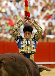 El matador Francisco Rivera Ordonez ha sido galardonado con la Medalla de Oro de las Bellas Artes 2008. El matador Francisco Rivera Ordonez ha sido galardonado con la Medalla de Oro de las Bellas Artes 2008.