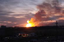 Fuego y humo en un edificio de Ulyanovsk tras la explosi&oacute;n.