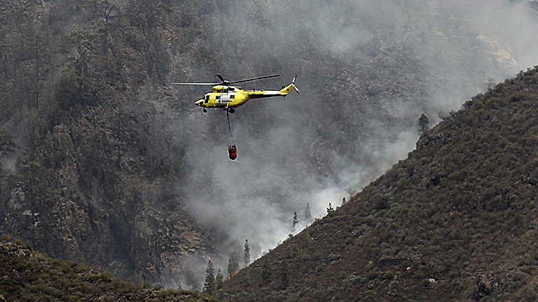 El fuego de Tenerife podr&iacute;a quedar estabilizado el martes 