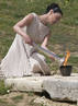 Espectadores chinos asisten a la ceremonia de encendido de la antorcha ol&iacute;mpica para los pr&oacute;ximos Juegos Ol&iacute;mpicos de Pek&iacute;n 2008.