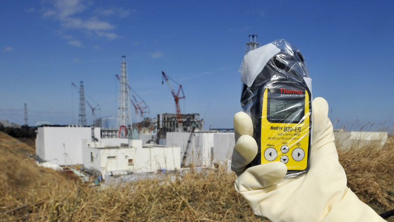 Un equipo de TVE entra en la zona de exclusi&oacute;n de la central nuclear de Fukushima