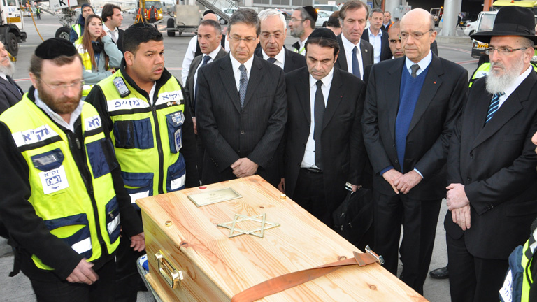 En Jerusal&eacute;n, miles de personas han asistido al funeral por las v&iacute;ctimas de la matanza de Toulouse